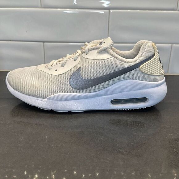 NIKE Women's Air Max Oketo Track & Field Shoes - Picture 11 of 15